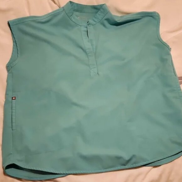 Figs - Rafaela Oversized Scrub Top and Livingston Petite Basic Scrub Pant - Picture 2 of 3